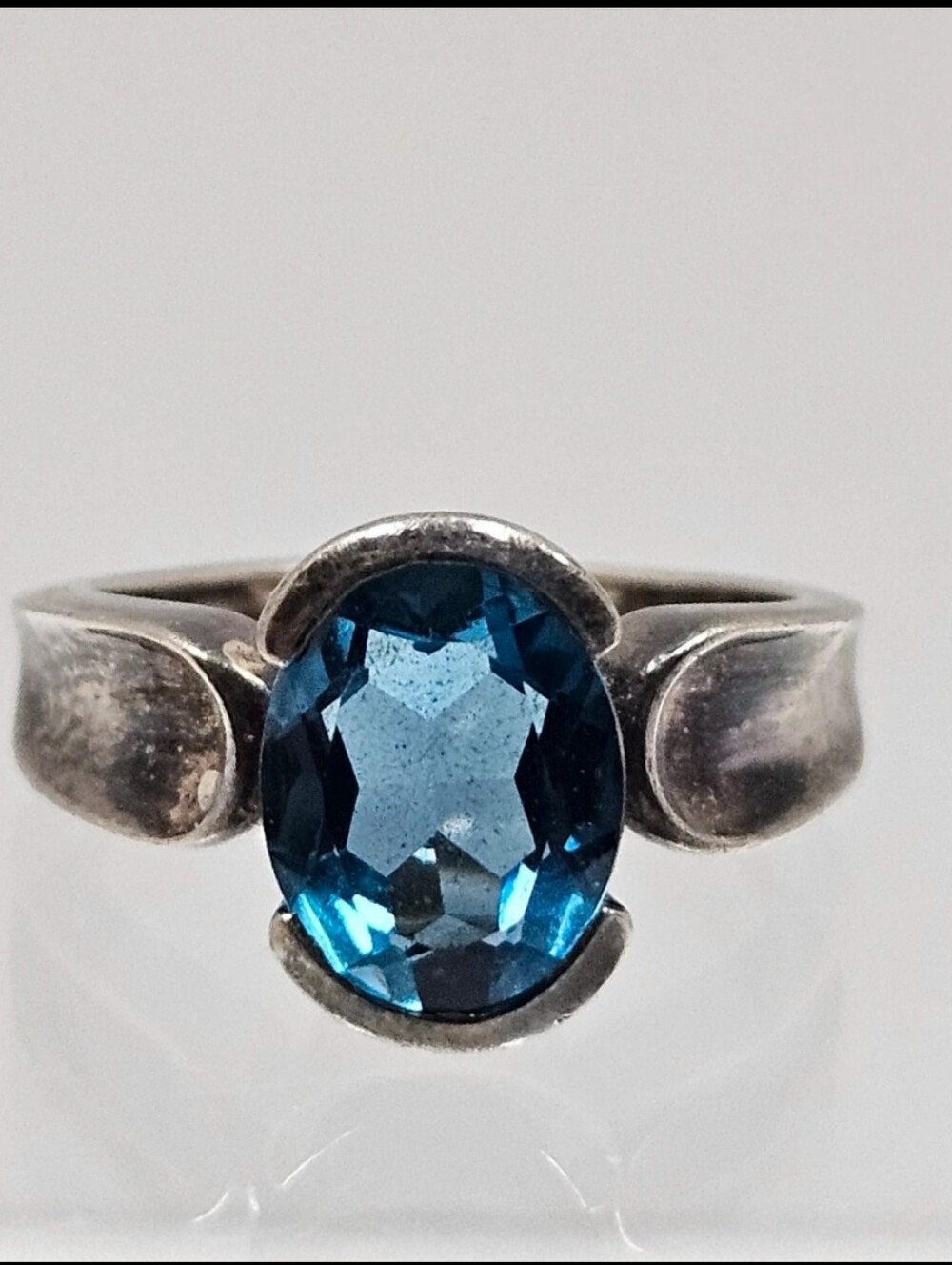 Source Unknown Silver Ring with Deep Blue Oval Gemstone